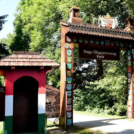 Nagy-magyarorszag Park Couette-café *